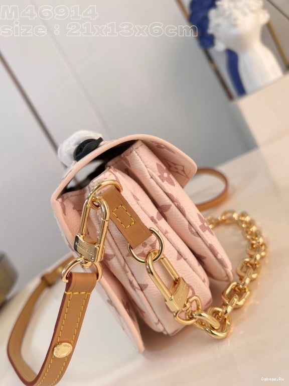 LOUIS METIS WEST POCHETTE VUITTON EAST 0318